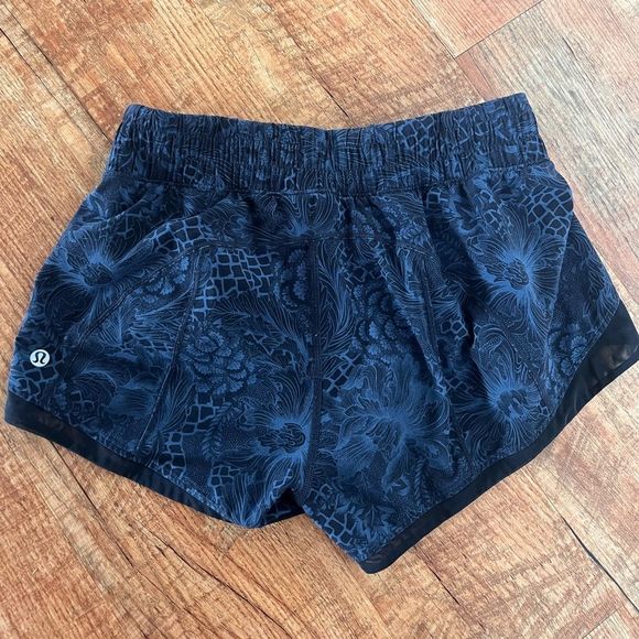lululemon athletica Pants - NWOT mid ride Lululemon shorts